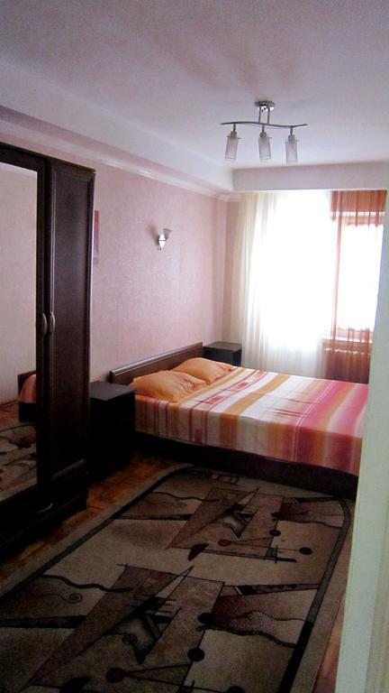 Apartment On Maliy Rinok Zaporizhia Ngoại thất bức ảnh